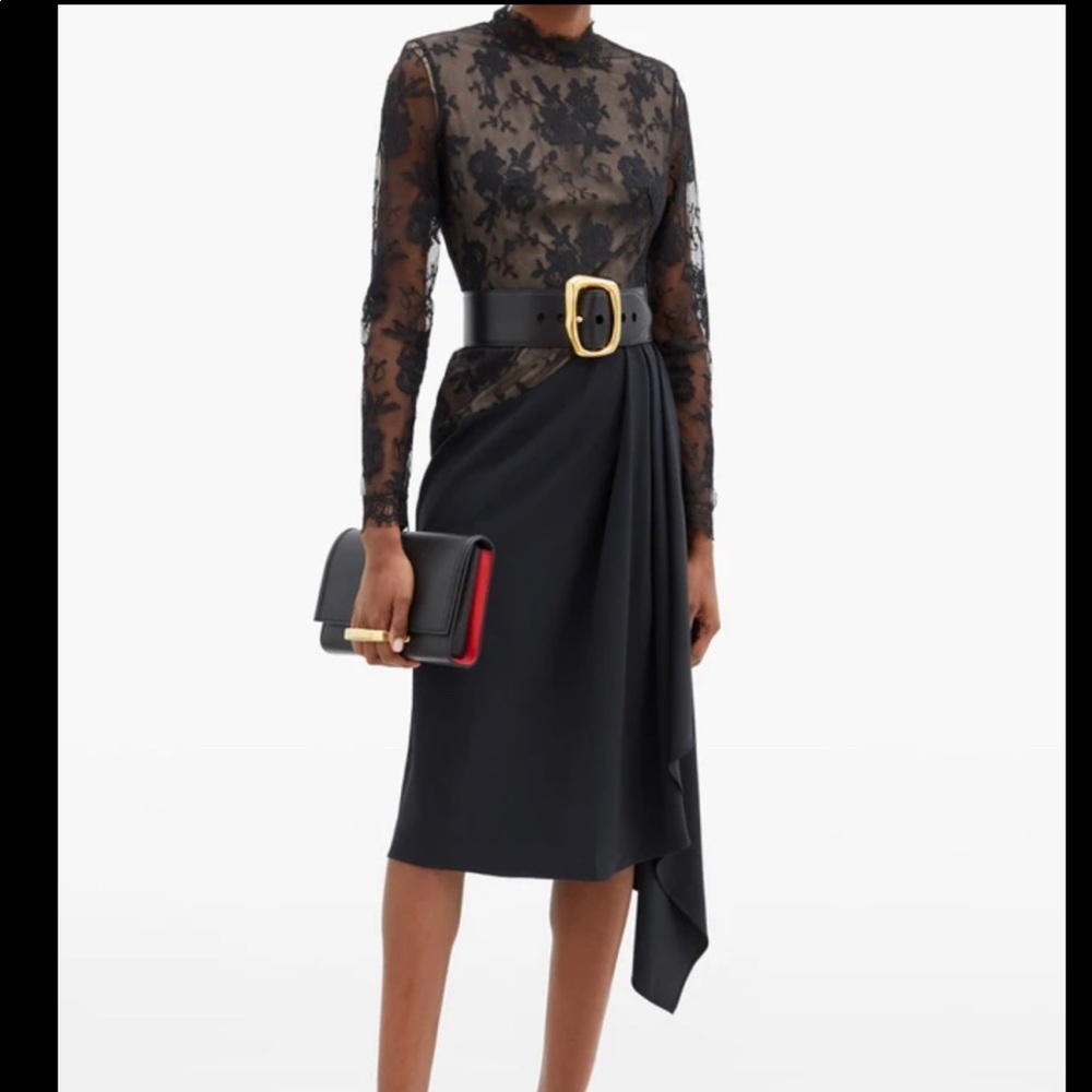 ALEXANDER MCQUEEN
Draped crepe and lace dress 38